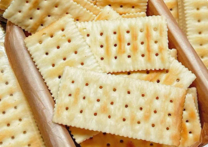 苏打饼上为什么要扎那么多洞？_DAZUI123